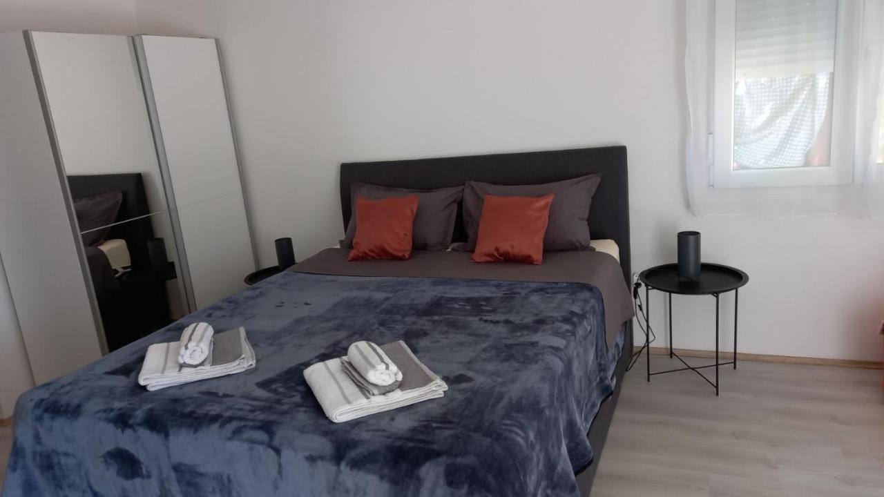 Leona Apartment Vidikovac, Pula Buitenkant foto