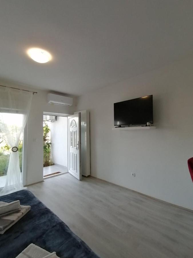 Leona Apartment Vidikovac, Pula Buitenkant foto
