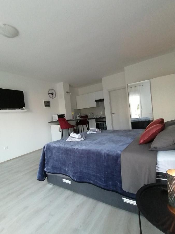 Leona Apartment Vidikovac, Pula Buitenkant foto