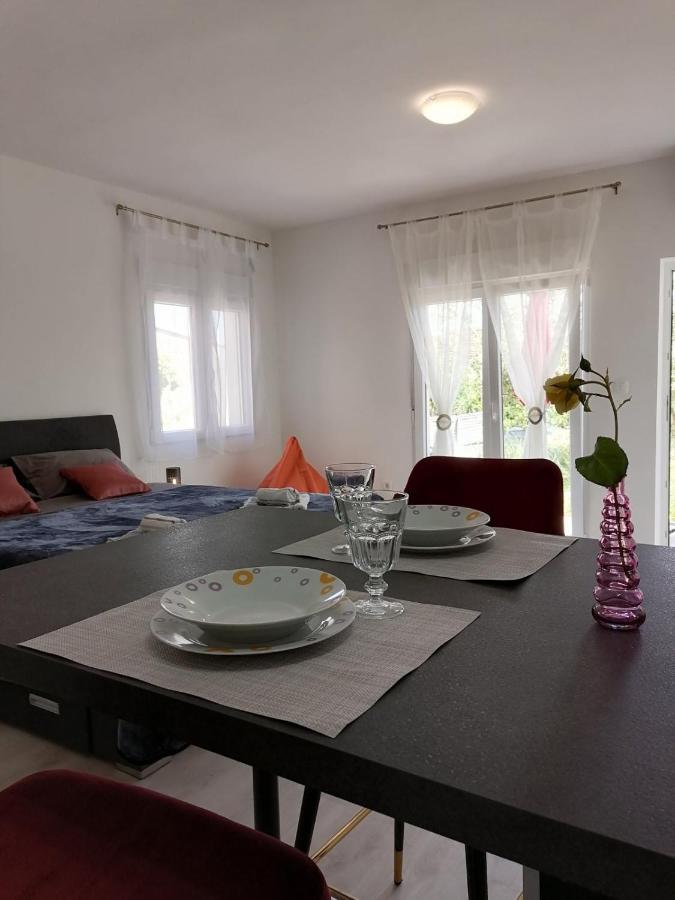Leona Apartment Vidikovac, Pula Buitenkant foto