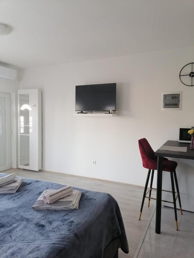 Leona Apartment Vidikovac, Pula Buitenkant foto